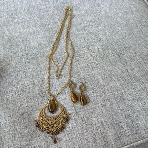 Necklace & earrings as set